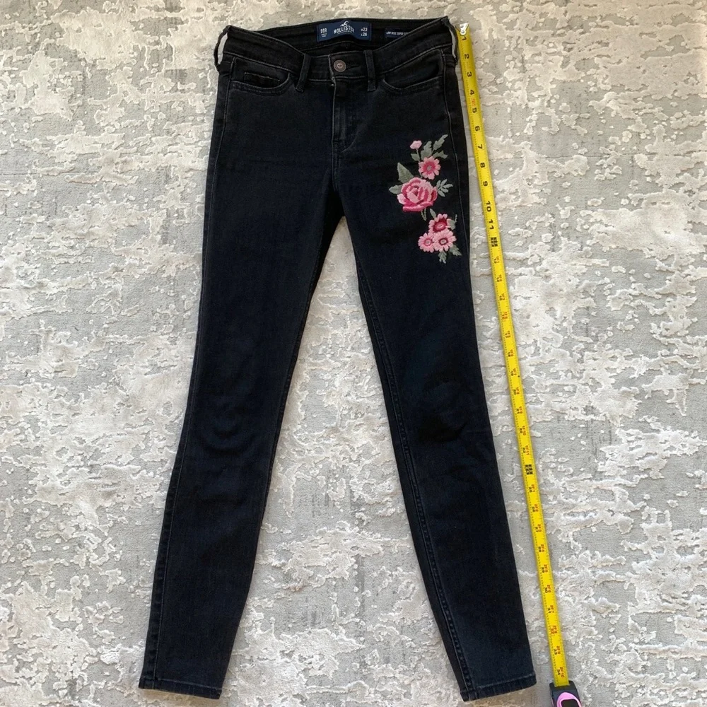 Hollister black low rise super skinny crop jeans with pink floral embroidery 00R - Picture 2 of 5